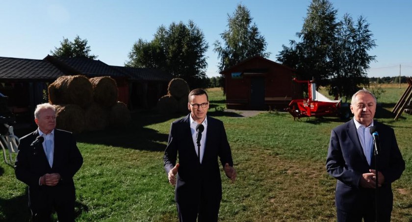Na zdj. od lewej Janusz Wojciechowski, Mateusz Morawiecki i Henryk Kowalczyk/ fot. Twitter - KPRM