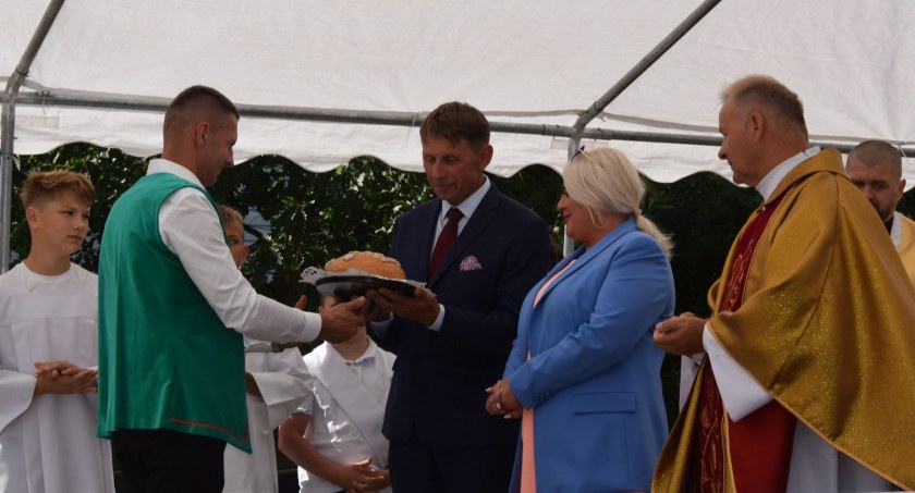 na zdj. gospodarze dożynek Edyta i Mirosław Kabala