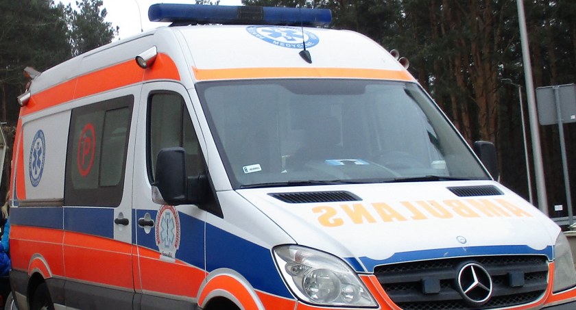 Na zdjęciu ambulans na terenie Otwocka 