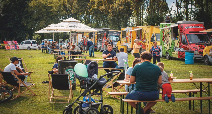 Od 23 do 25.09 takie food trucki - jak na zdjęciach - zawitają do Karczewa 