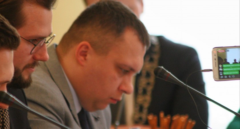 Marcin Kraśniewski podczas jednej z sesji rady miasta. Zdjęcie archiwalne