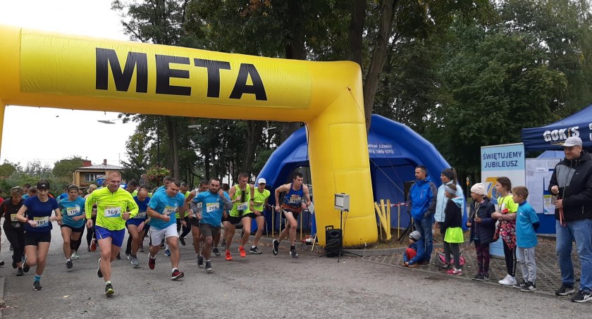 Na zdjęciu start biegu na 5 km