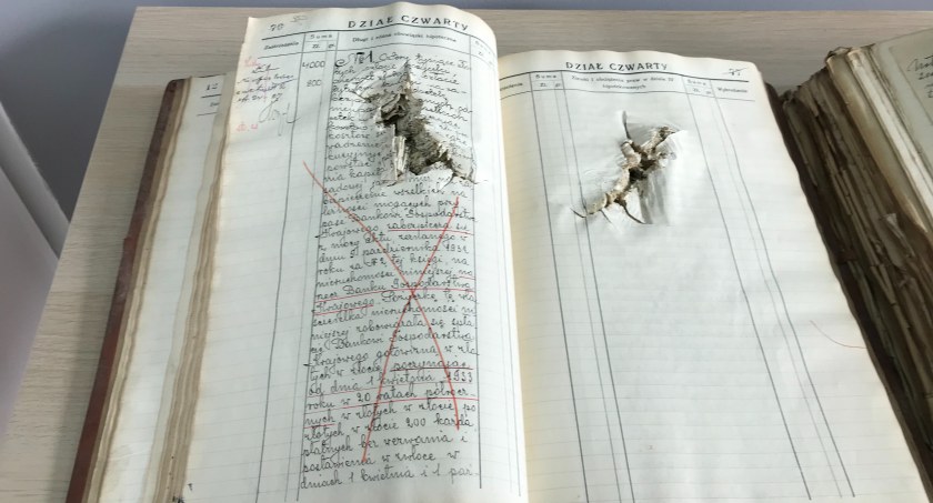 Na zdjęciu jedna ze starych ksiąg hipotecznych w zbiorach otwockiego oddziału Archiwum Państwowego
