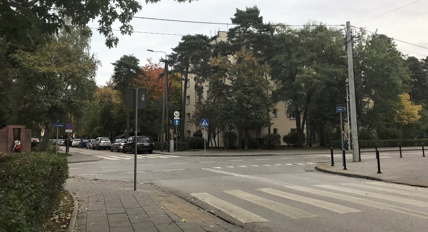 Na skrzyżowaniu ulic Hożej i Andriollego w Otwocku (na zdjęciu) ma powstać rondo