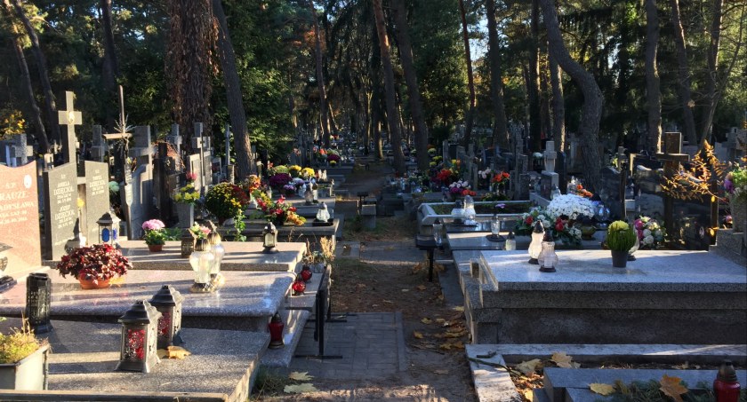 1 Listopada to czas wspomnień i refleksji. Na zdjęciu otwocki cmentarz