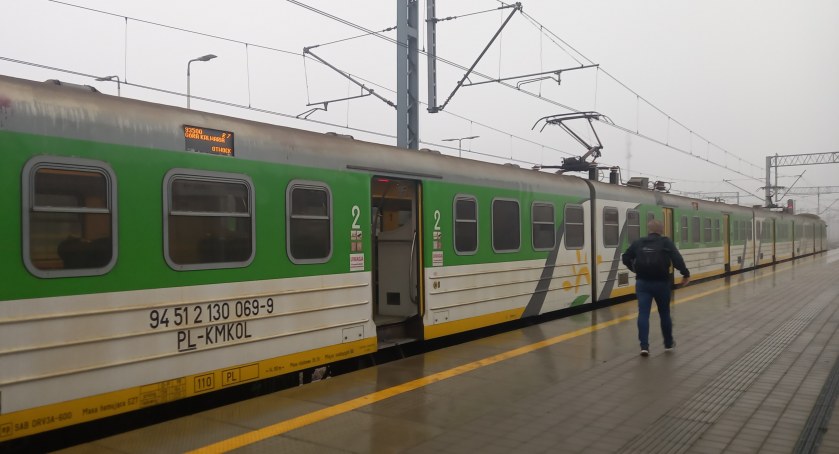 Na zdj. pociąg KM na stacji w Otwocku