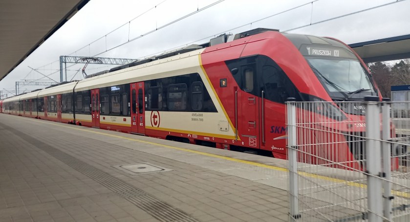 Pociąg SKM na stacji w Otwocku/ zdjęcie ilustracyjne
