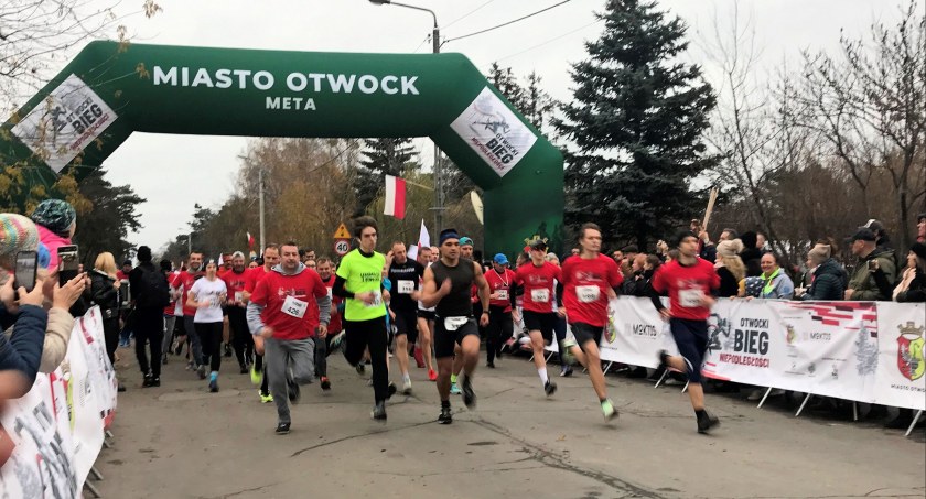 Na zdjęciu start biegu głównego na 5 km - Otwocki Bieg Niepodległości