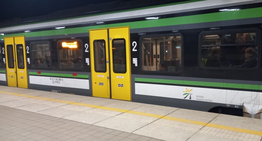 Pociąg Kolei Mazowieckich/ zdjęcie ilustracyjne 