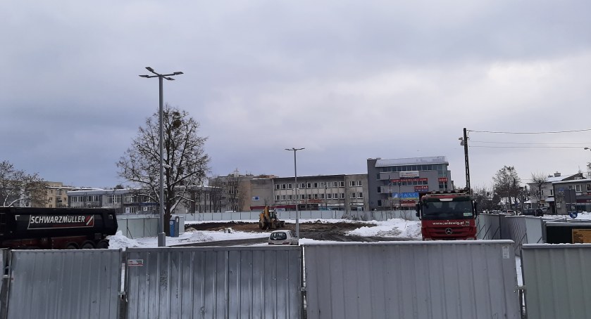 Lodowisko w tym sezonie ma być u zbiegu ulic Powstańców Warszawy i Staszica. Na zdjęciu roboty na terenie tzw. 