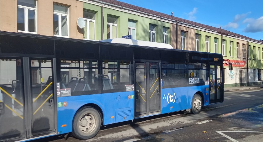 Zdjęcie ilustracyjne/ autobus linii L20