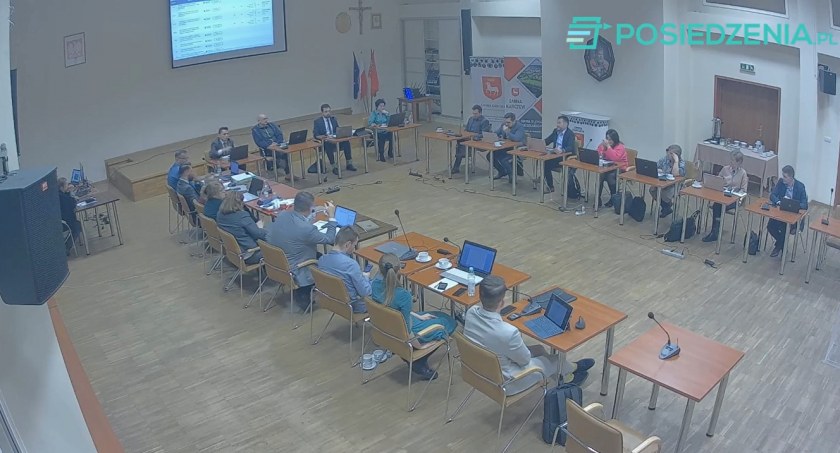na zdj. Sesja Rady Miejskiej w Karczewie/ screen; fot. portal.posiedzenia.pl