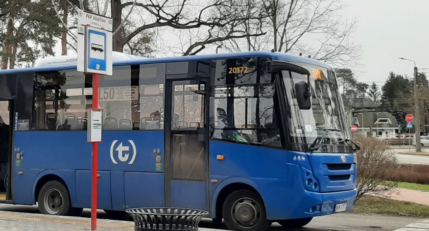 Od 2022 r. na terenie gmin Wiązowna i Józefów zaczął kursować autobus linii L50.