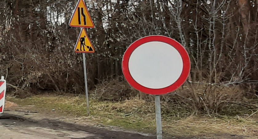 Droga zamknięta dla ruchu. Zdjęcie ilustracyjne