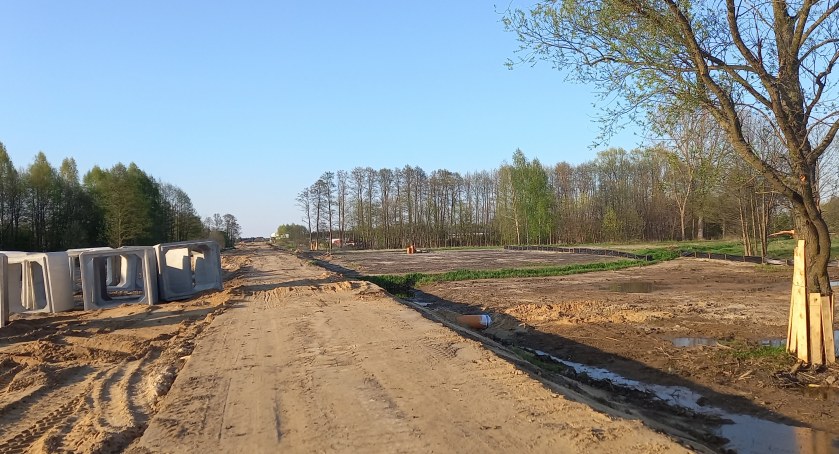 DW801 - odcinek między rondem w Piotrowicach a skrzyżowaniem w Sobiekursku