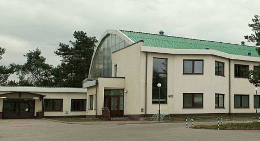 Hala sportowa w Karczewie, budynek należący do Centrum Kultury i Sportu/ fot. Gmina Karczew