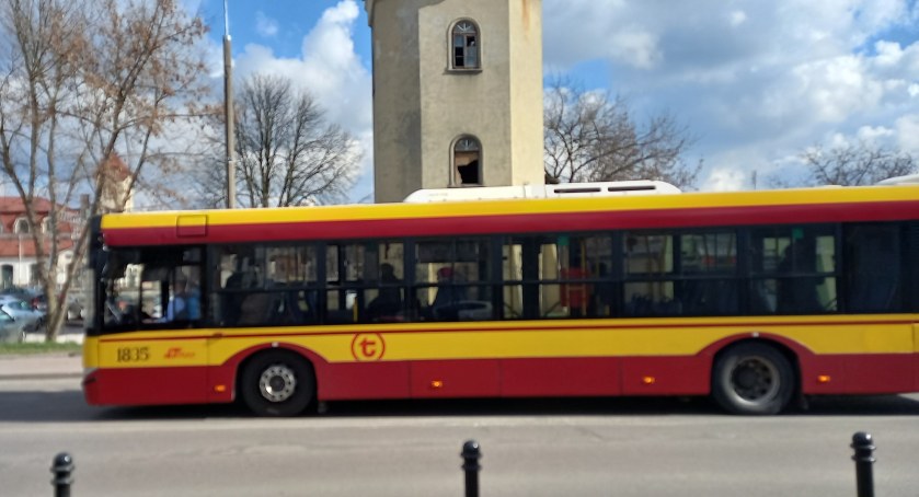 Autobus linii 702 w Otwocku