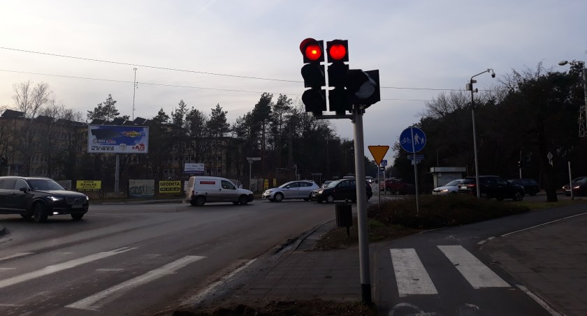 Zamiast świateł na skrzyżowaniu Batorego-Karczewska będzie rondo. Fot archiwum