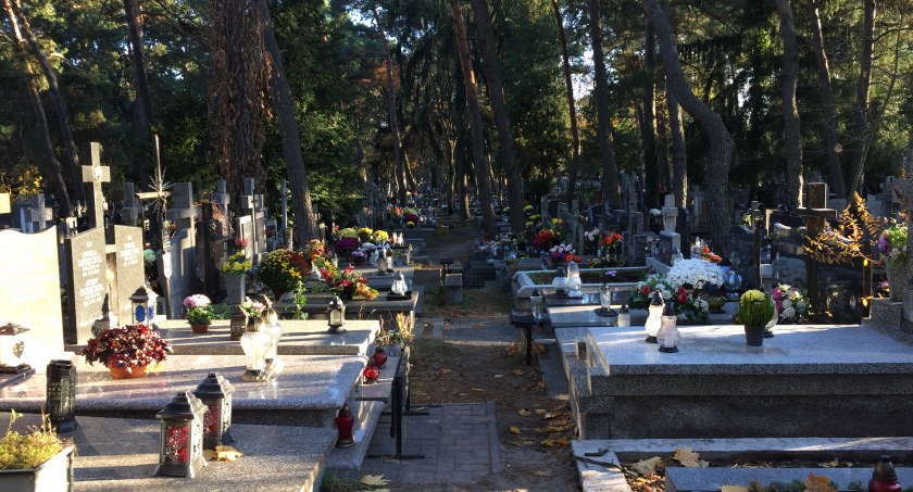 Na otwockim cmentarzu jest coraz mniej miejsc na nowe pochówki. Fot. archiwum