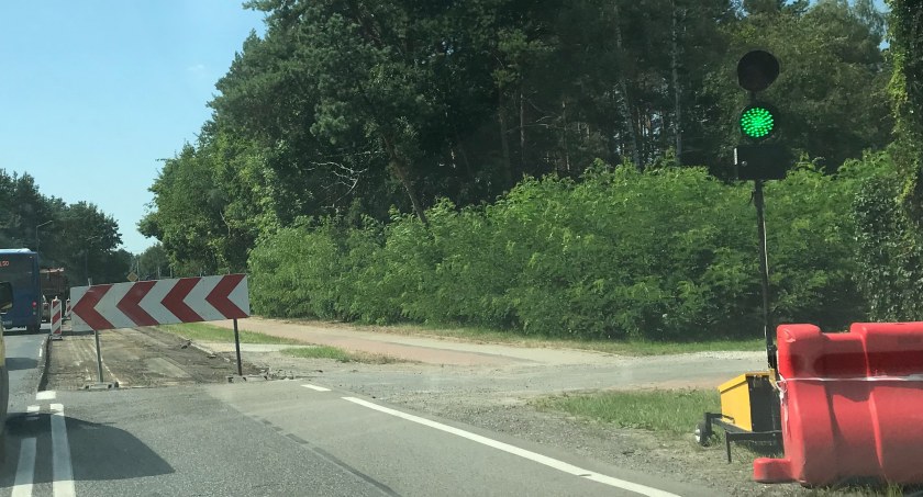 W trakcie robót na jezdni DW 721 ruch będzie odbywał się wahadłowo. Fot. archiwum