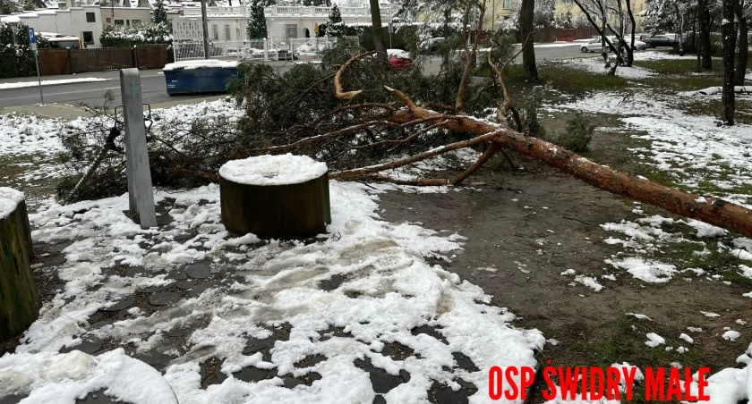 Józefów, ul. Wawerska; fot. Facebook/ OSP Świdry Małe