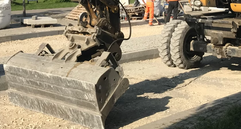 Prace budowlane na drodze - zdjęcie ilustracyjne.