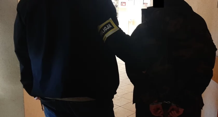 Zatrzymany 23-latek na otwockiej komendzie. Fot. KPP Otwock