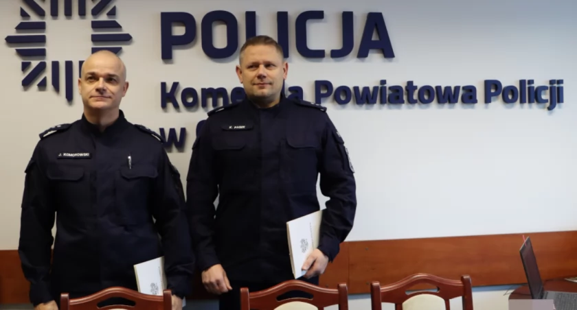 Nowi zastępcy komendanta policji w Otwocku (od prawej): kom. Krzysztof Pasek i nadkom. Jakub Komorowski