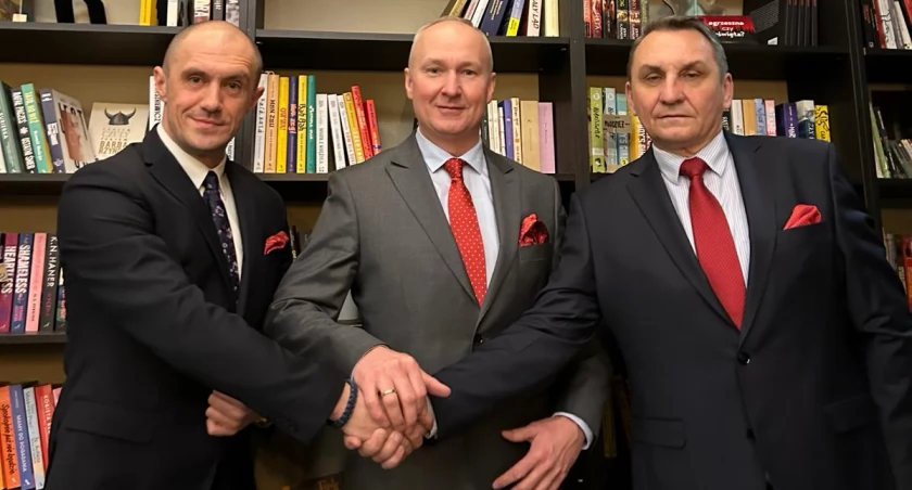 Od lewej: Paweł Florek, koordynator Polska 2050, Ireneusz Paśniczek i Dariusz Danielewski, PSL Otwock