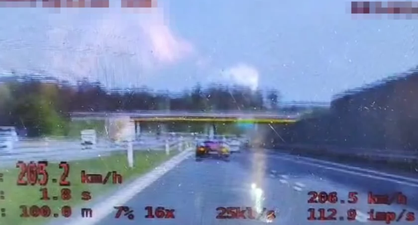Kierowca porsche jadący z prędkością 205 km/godz. Fot. KPP Otwock