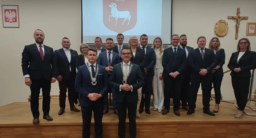 Radni RM w Karczewie wraz z wiceprzewodniczącym Piotrem Kwiatkowski i burmistrzem Michałem Rudzkim (fot. UM Karczew)