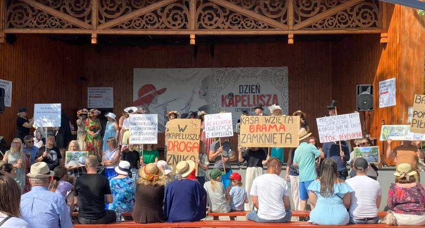 Na zdjęciu protest mieszkańców os. Kolorowa 9 czerwca
