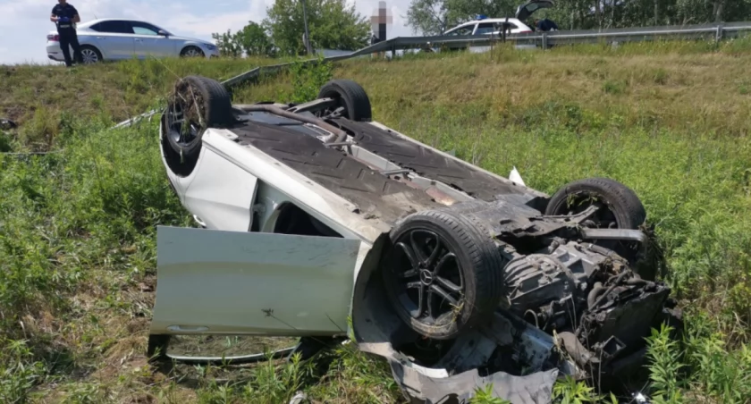Na zdjęciu mercedes, którym jechał nietrzeźwy 44-latek. Fot. KPP Otwock