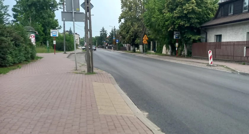 na zdj. fragment ul. Mickiewicza w Karczewie