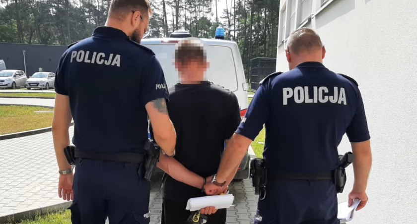 Na zdjęciu zatrzymany za próbę wyłudzenia 28-latek trafił do aresztu tymczasowego. Fot. KPP Otwock