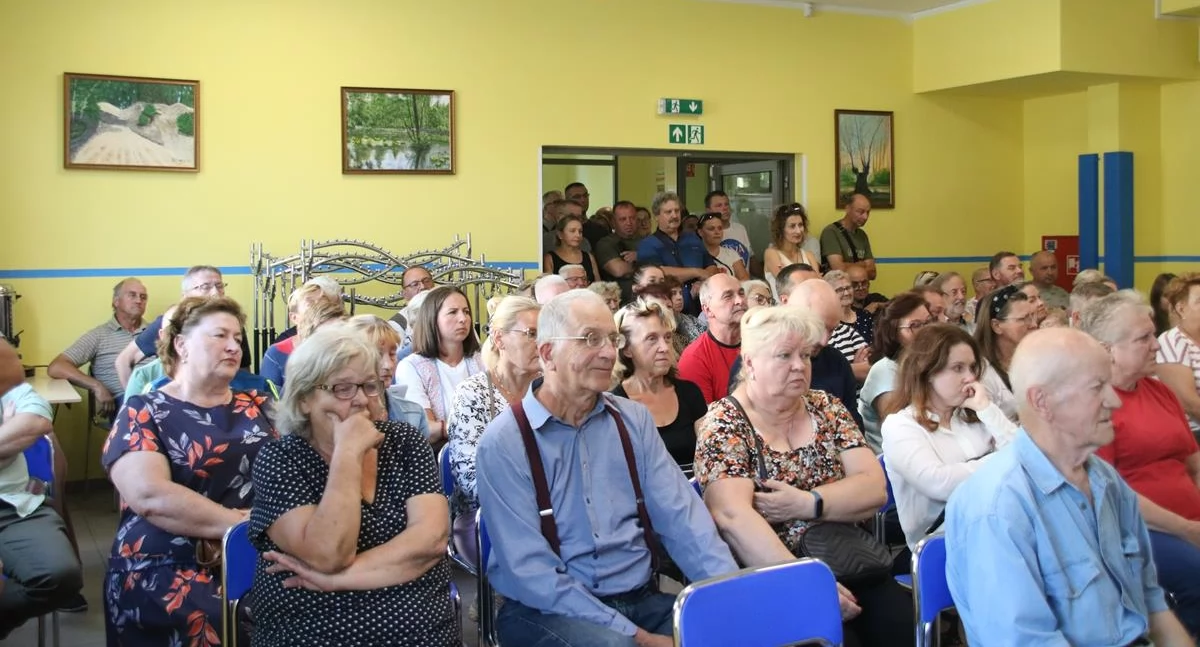 Mieszkańcy na sesji Rady Gminy Celestynów 30 lipca 2024.
