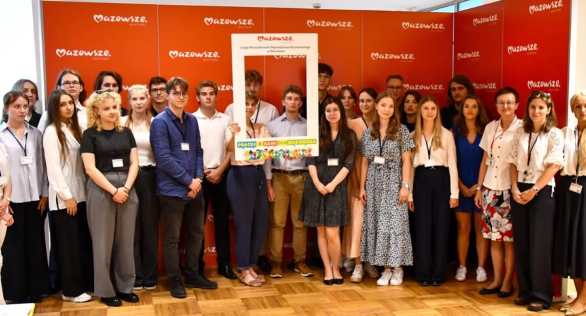 Edukacja - nauka, Studenci chcą praktykować marszałka - zdjęcie, fotografia