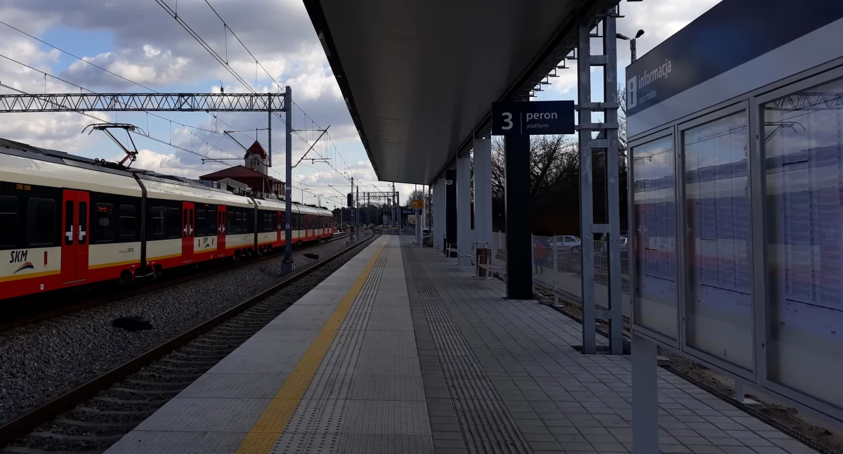 Obecnie na przebudowanych stacjach LK7 od Otwocka do Lublina jest dostępna statyczna informacja dla pasażerów, wkrótce ma być dynamiczna
