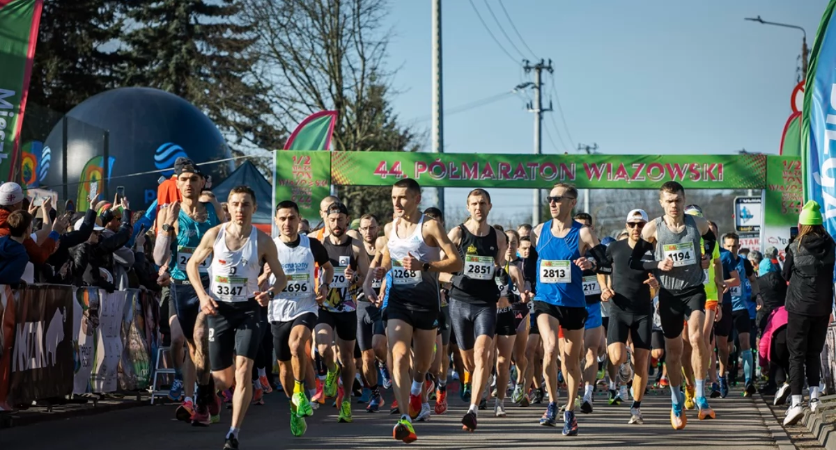 Start 44. Półmaratonu Wiązowskiego (Foto: P. Lange)