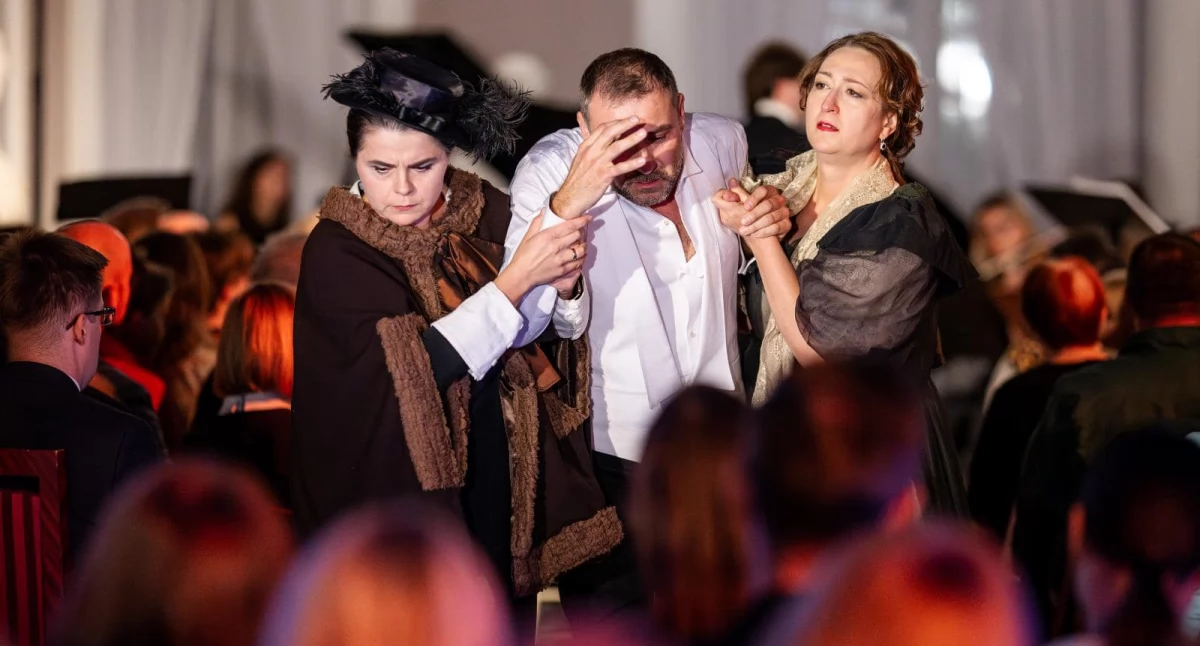 Od lewej: Ewelina Sielska-Badurek, Zdzisław Madej i Hanna Zajączkiewicz. Fot. Piotr Tabencki via  Stowarzyszenie Rozgłos