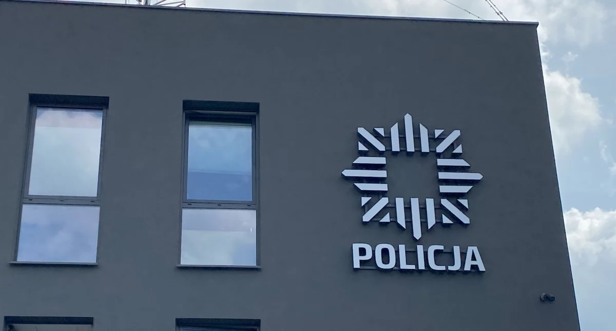 Kronika kryminalna, Konfiskata toyoty jazdę pijaku Józefowie latek zarzutami - zdjęcie, fotografia