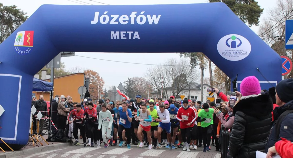 XII Bieg Niepodległości w Józefowie: na zdjęciu start biegu na 4 km
