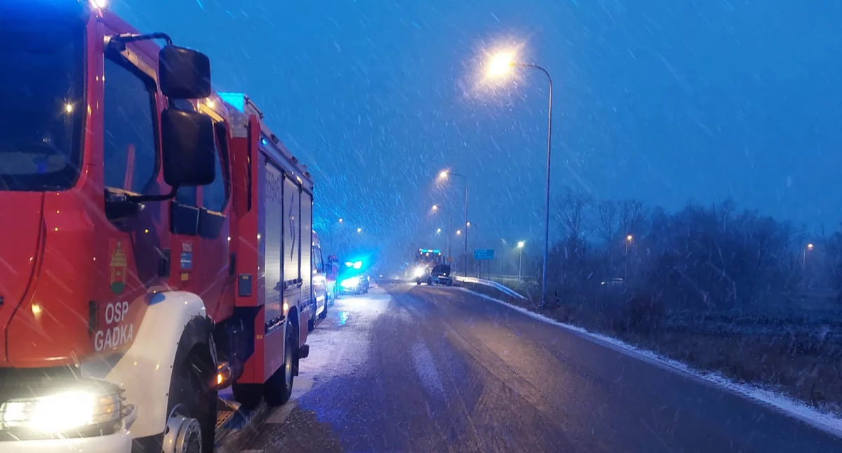 Na zdjęciu zderzenie pojazdów w m. Bocian. Fot. OSP Gadka