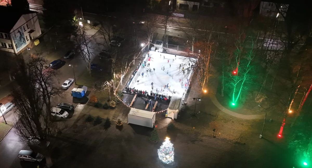 Lodowisko w Celestynowie z lotu ptaka. Fot. GOKiS Celestynów