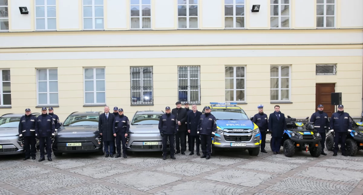 Bezpieczeństwo, Otwoccy policjanci nowym sprzętem monitorowania środowiska - zdjęcie, fotografia