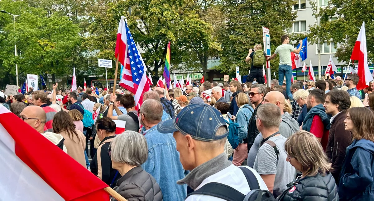 Polityka, Felietonowy zamach stanu - zdjęcie, fotografia