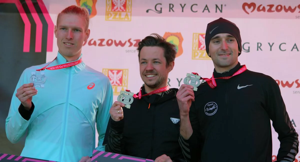 Zwycięzcy 34 PZLA mistrzostw Polski w Półmaratonie (od lewej): Dariusz Boratyński,Dawid Malina i Aleksander Wiącek