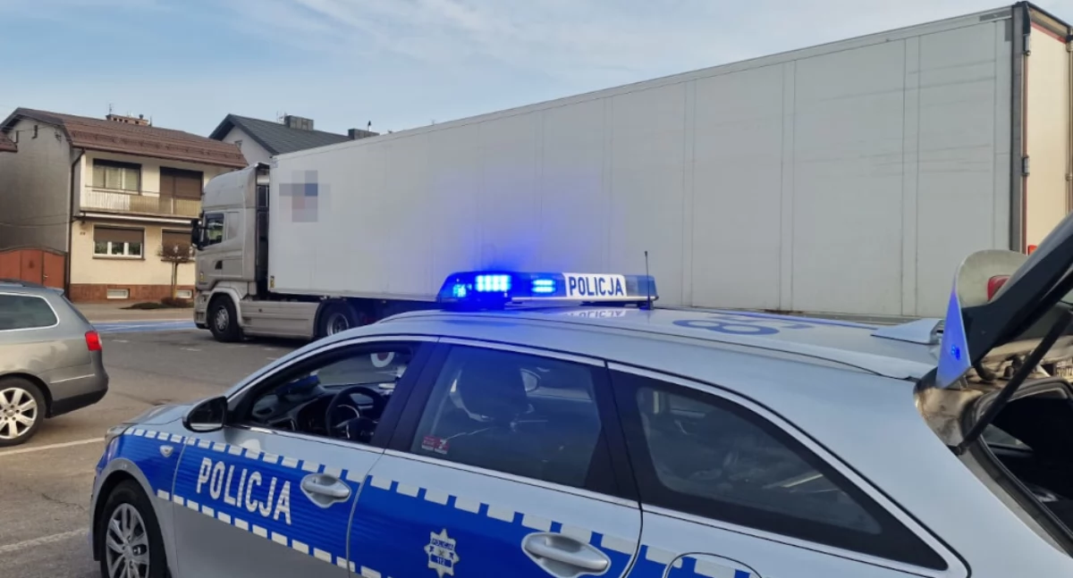 Tir zatrzyamny przez otwocką drogówkę. Fot. KPP Otwock