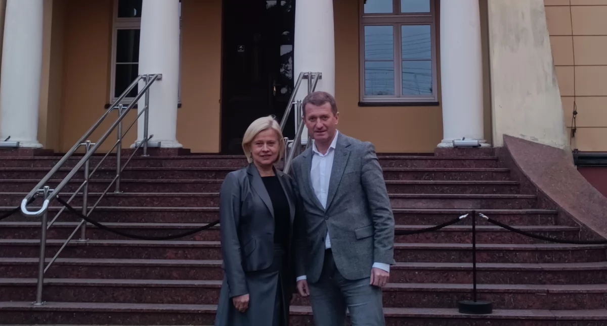Na zdjęciu: Bożena Żelazowska i Ireneusz Raś w Otwocku