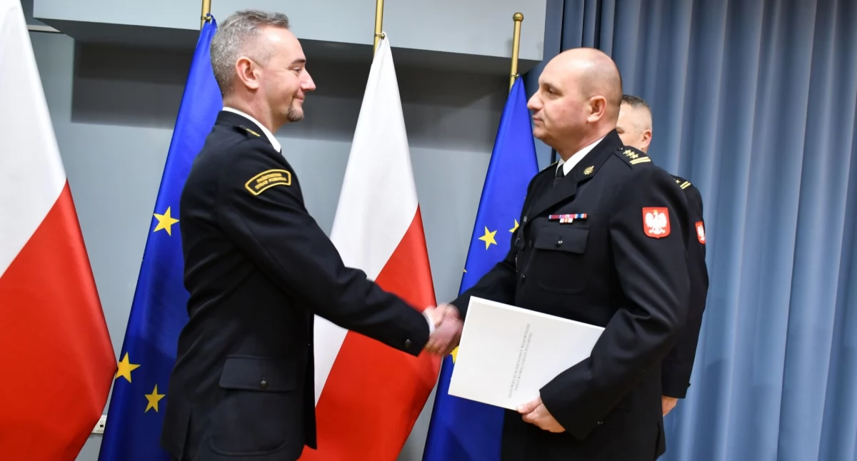 Komunikat, zastępca komendanta otwockiej straży pożarnej - zdjęcie, fotografia